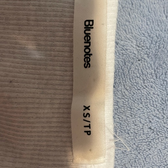 White crop top! - Picture 3 of 4